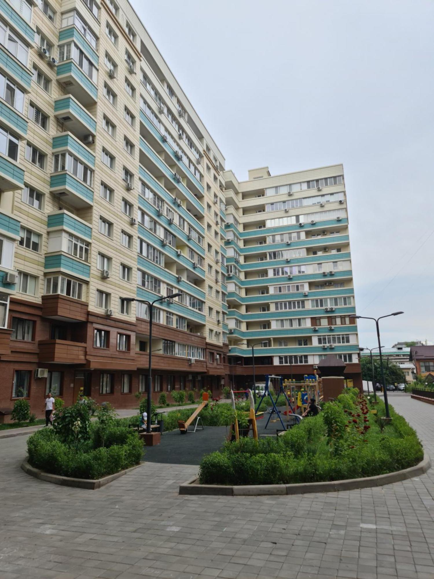 Новый Жк В Самом Центре Города Almati Kültér fotó