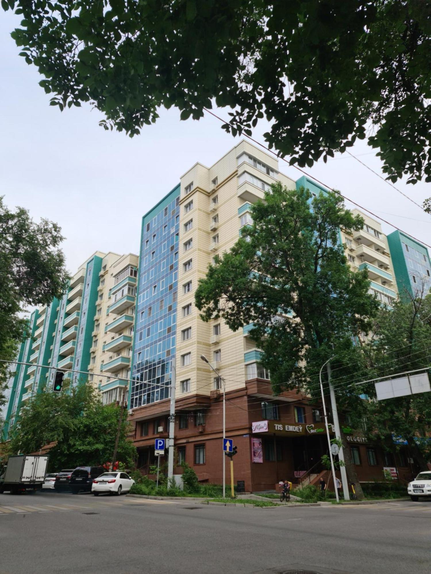 Новый Жк В Самом Центре Города Almati Kültér fotó