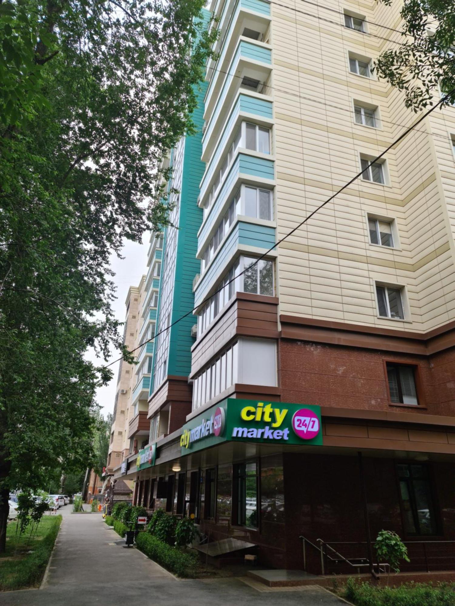 Новый Жк В Самом Центре Города Almati Kültér fotó